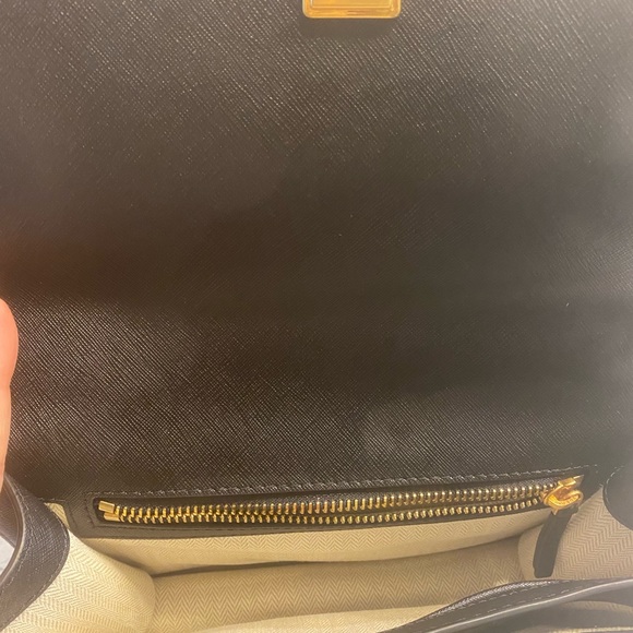 Tory Burch black bag with gold chain - Picture 5 of 9